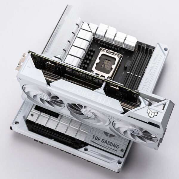 Deuxième image deAsus TUF GeForce RTX 4070 Ti SUPER BTF WHITE OC